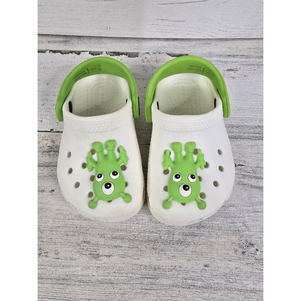 Crocs Classic‎ Clogs Toddler Size 5 White Lime Green Alien Jibbitz Charms 204536